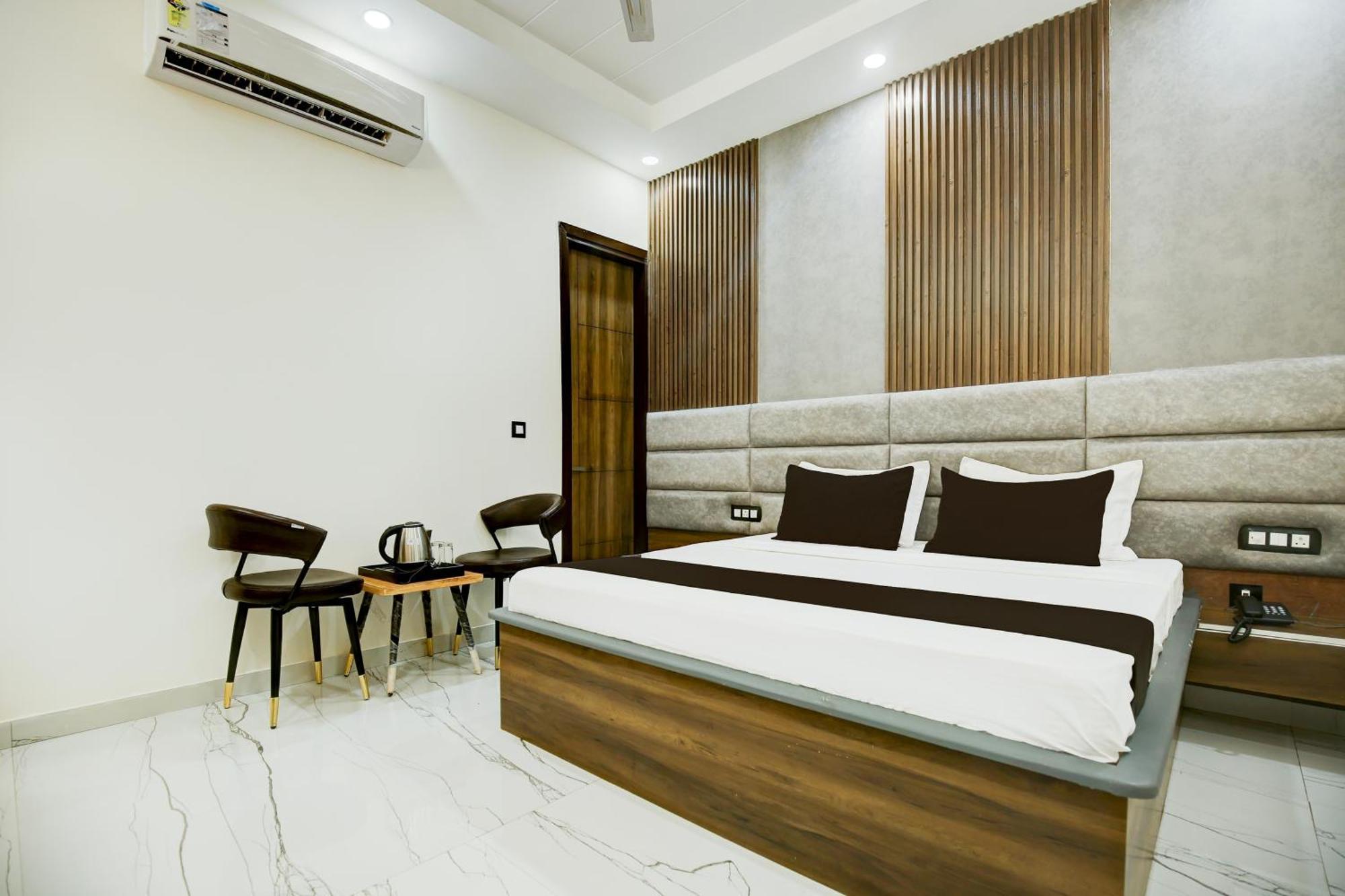 Hotel O Platinum Zirakpur Екстериор снимка