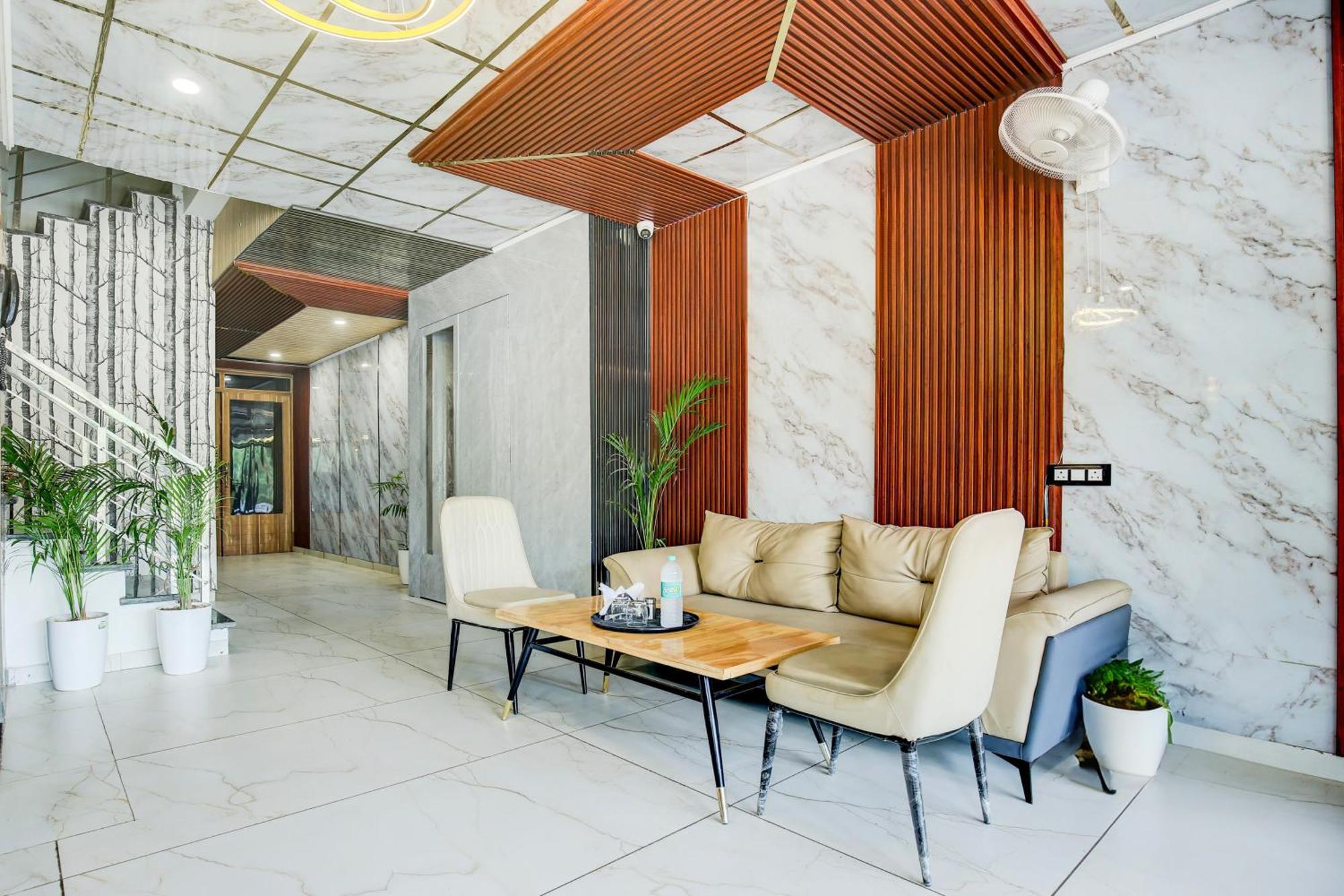 Hotel O Platinum Zirakpur Екстериор снимка