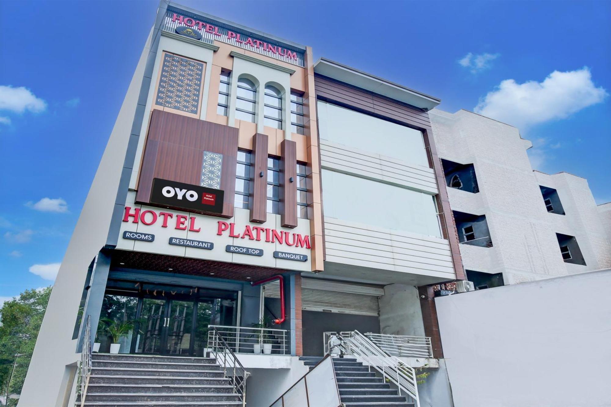 Hotel O Platinum Zirakpur Екстериор снимка