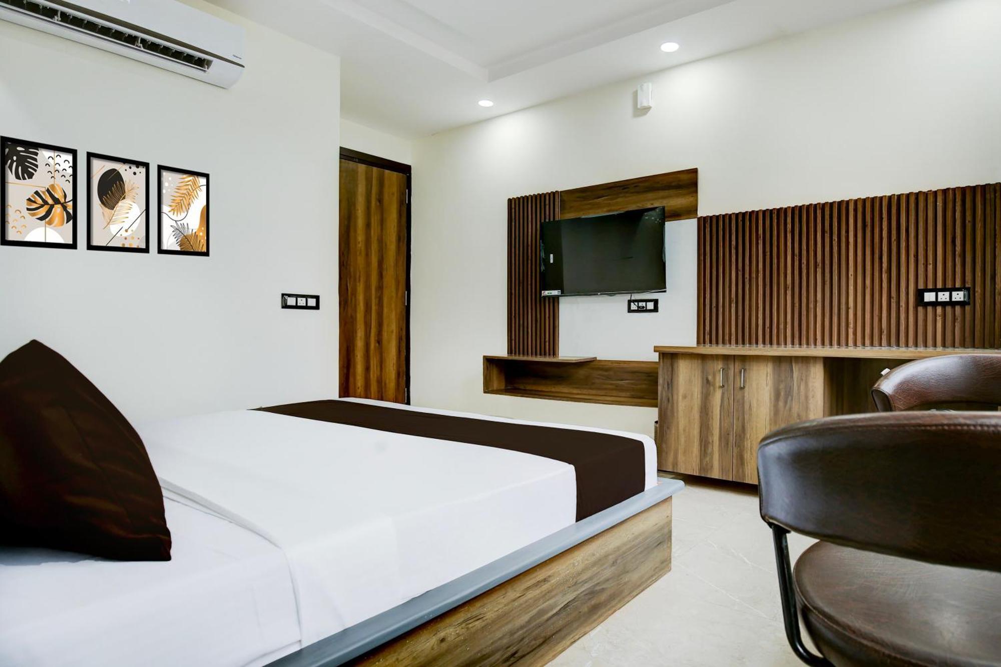 Hotel O Platinum Zirakpur Екстериор снимка