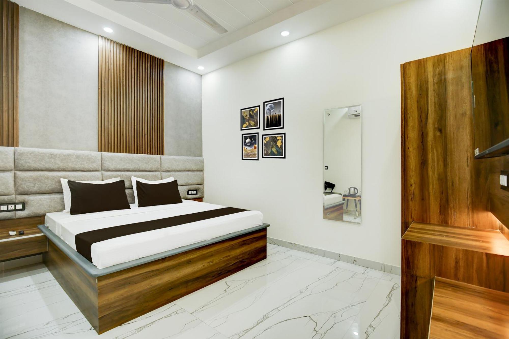 Hotel O Platinum Zirakpur Екстериор снимка