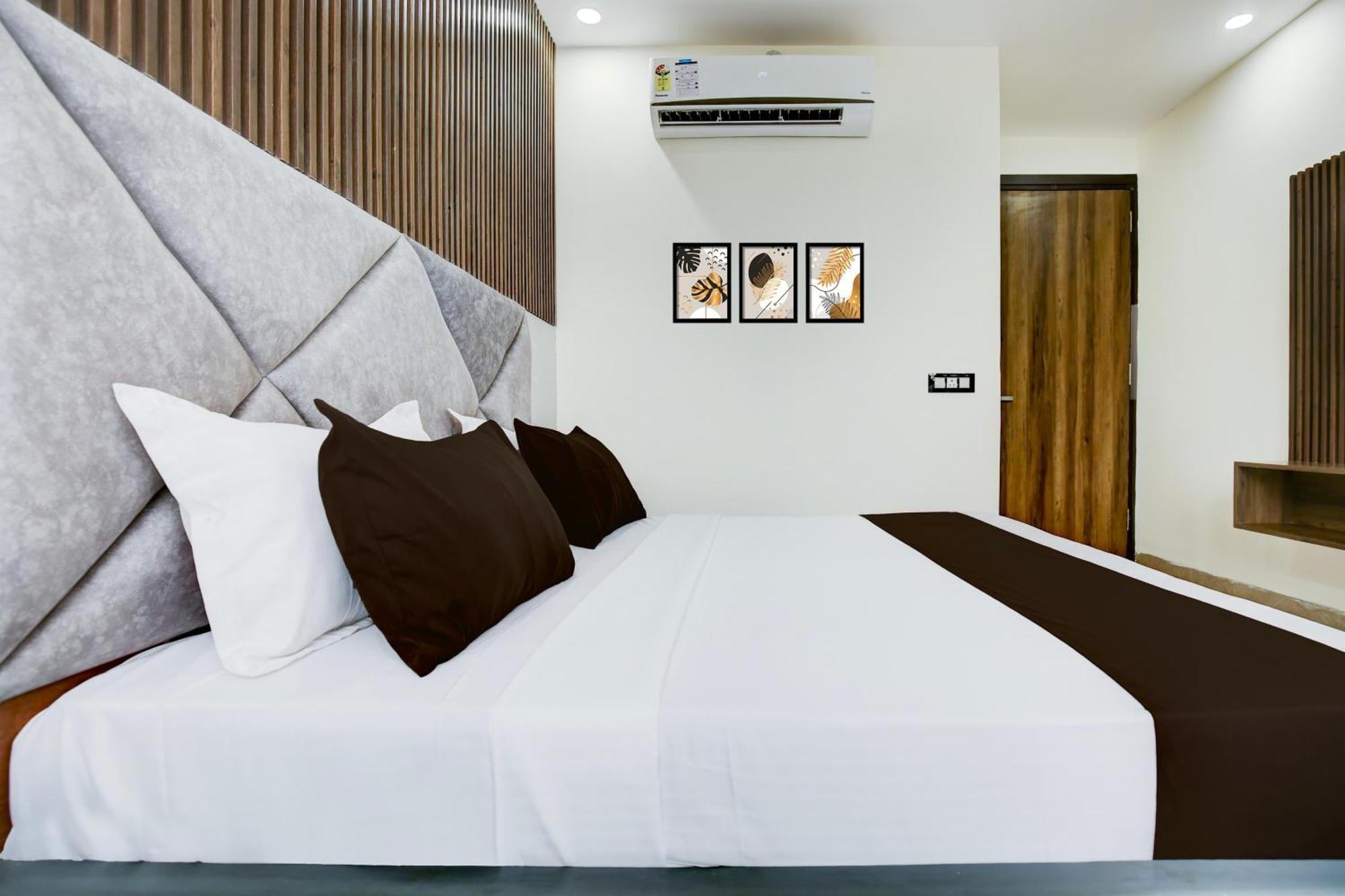 Hotel O Platinum Zirakpur Екстериор снимка