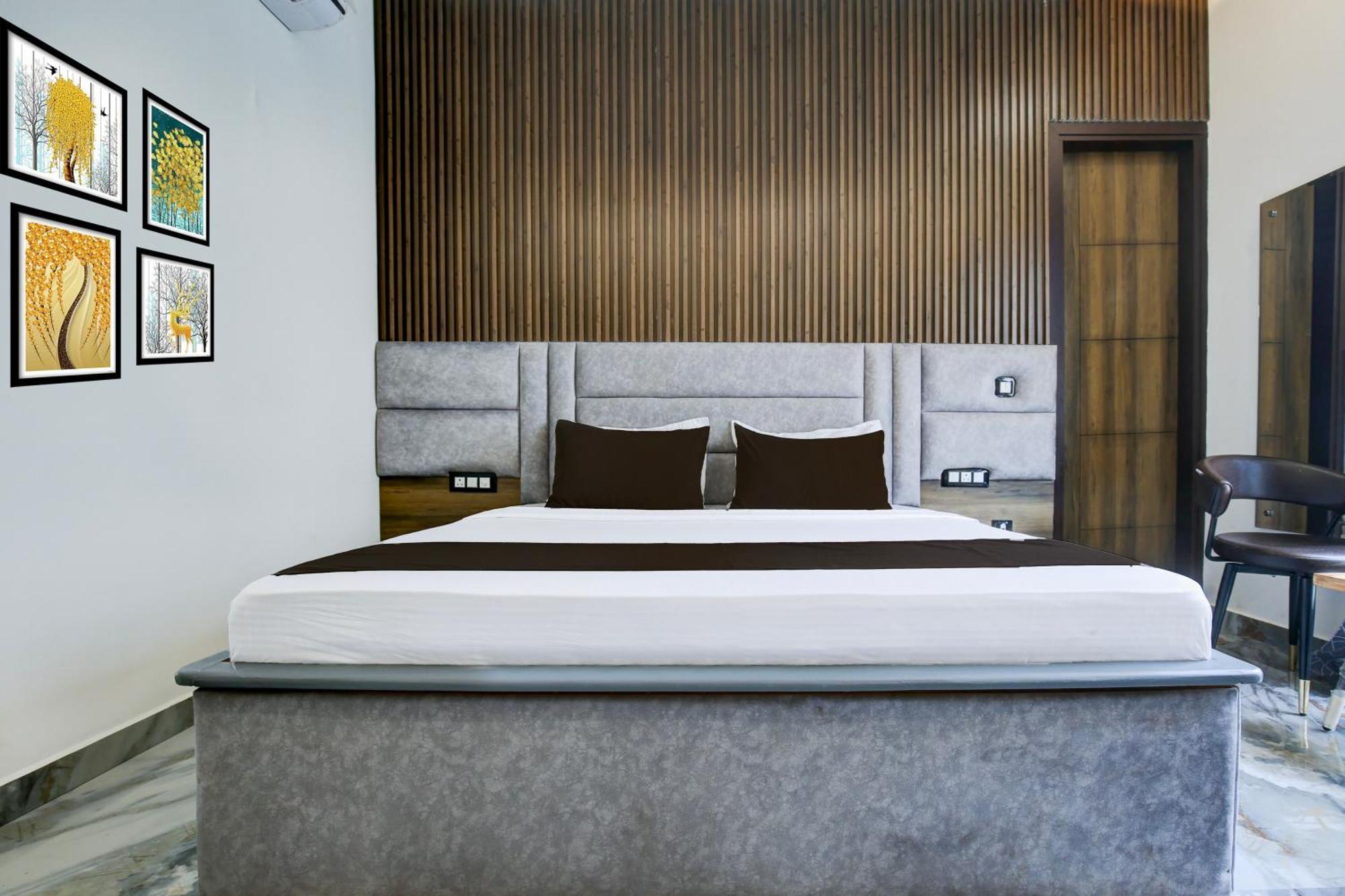 Hotel O Platinum Zirakpur Екстериор снимка