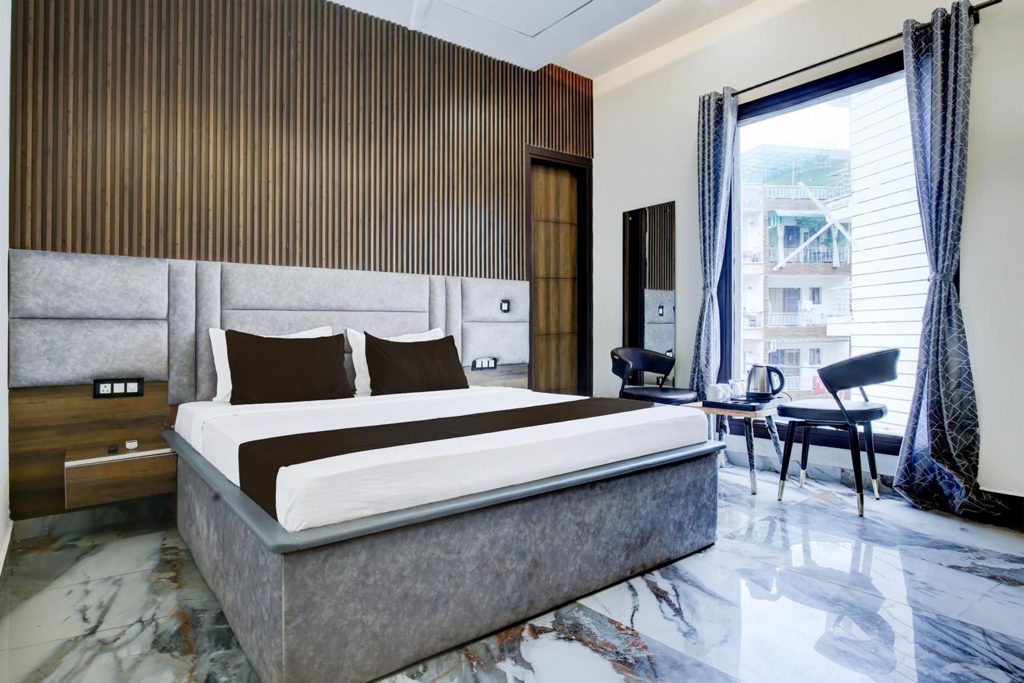 Hotel O Platinum Zirakpur Екстериор снимка