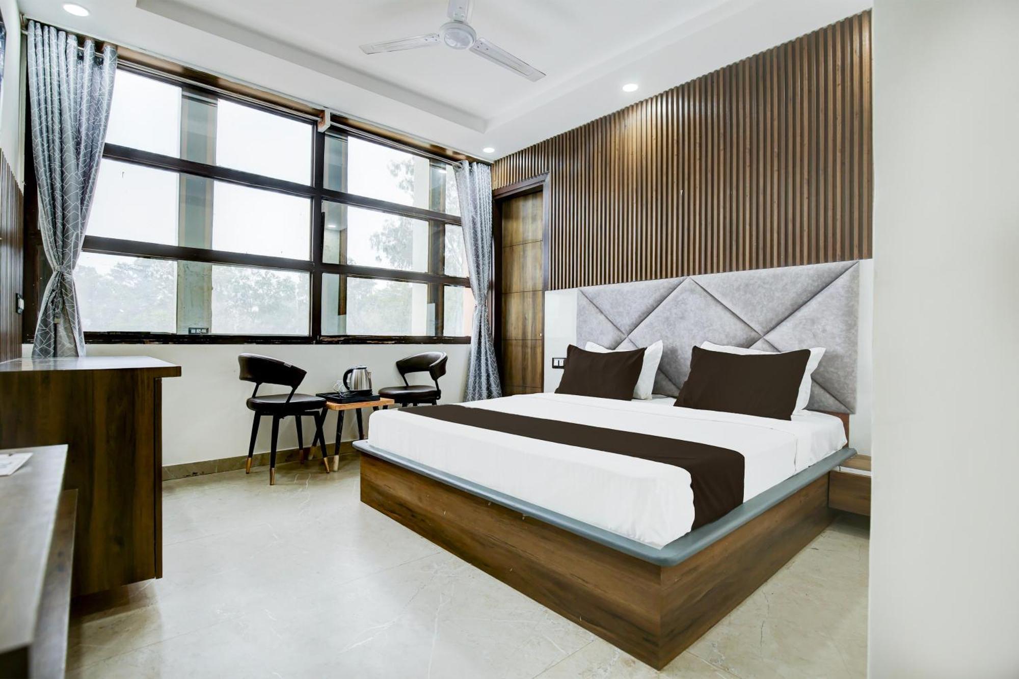 Hotel O Platinum Zirakpur Екстериор снимка