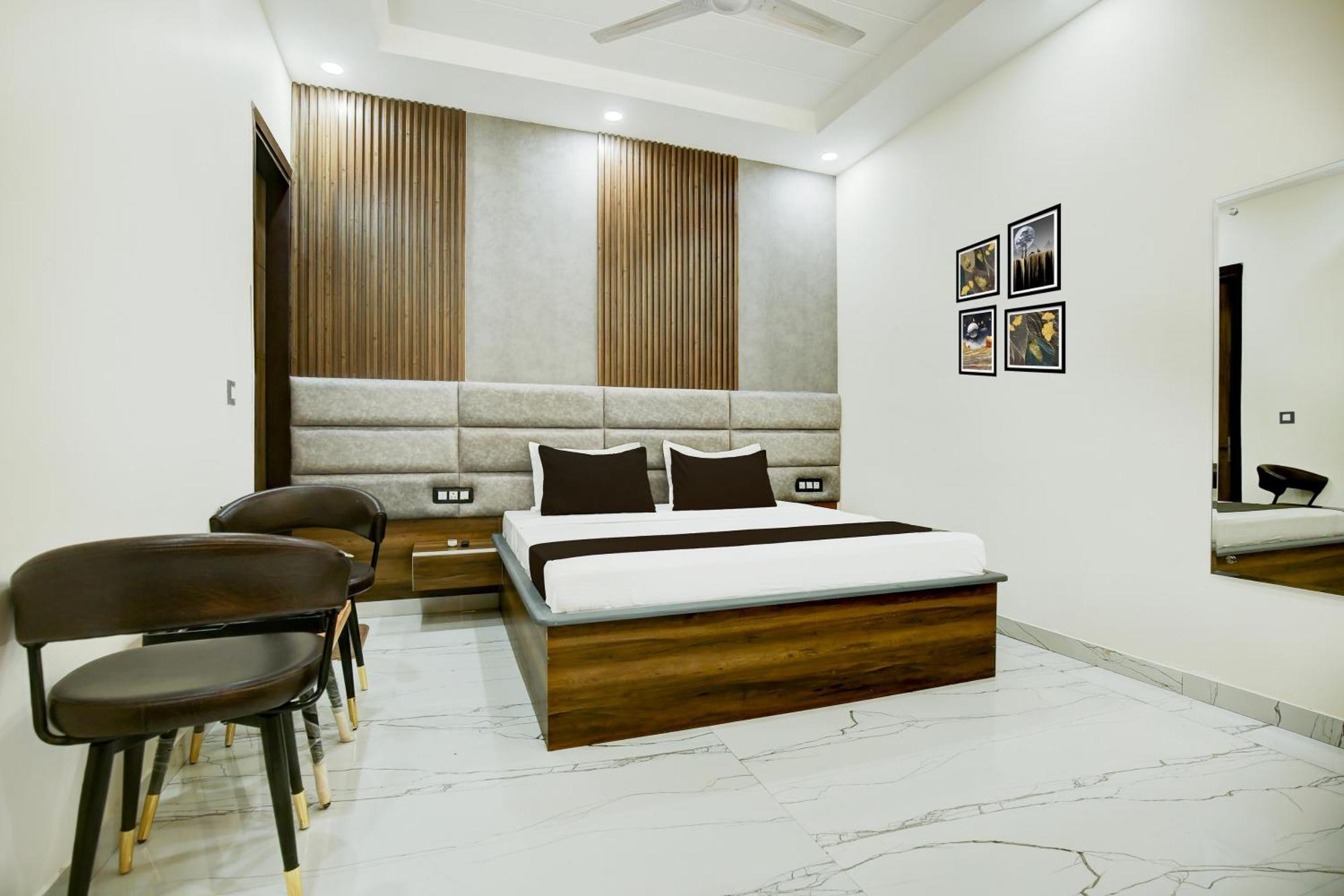 Hotel O Platinum Zirakpur Екстериор снимка