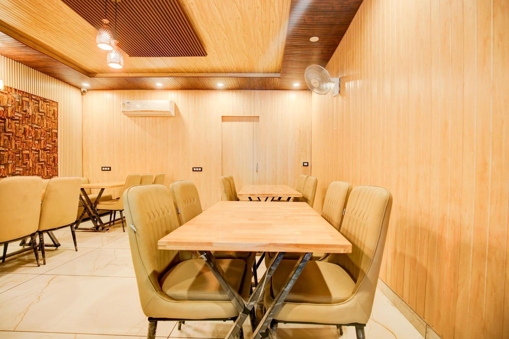 Hotel O Platinum Zirakpur Екстериор снимка