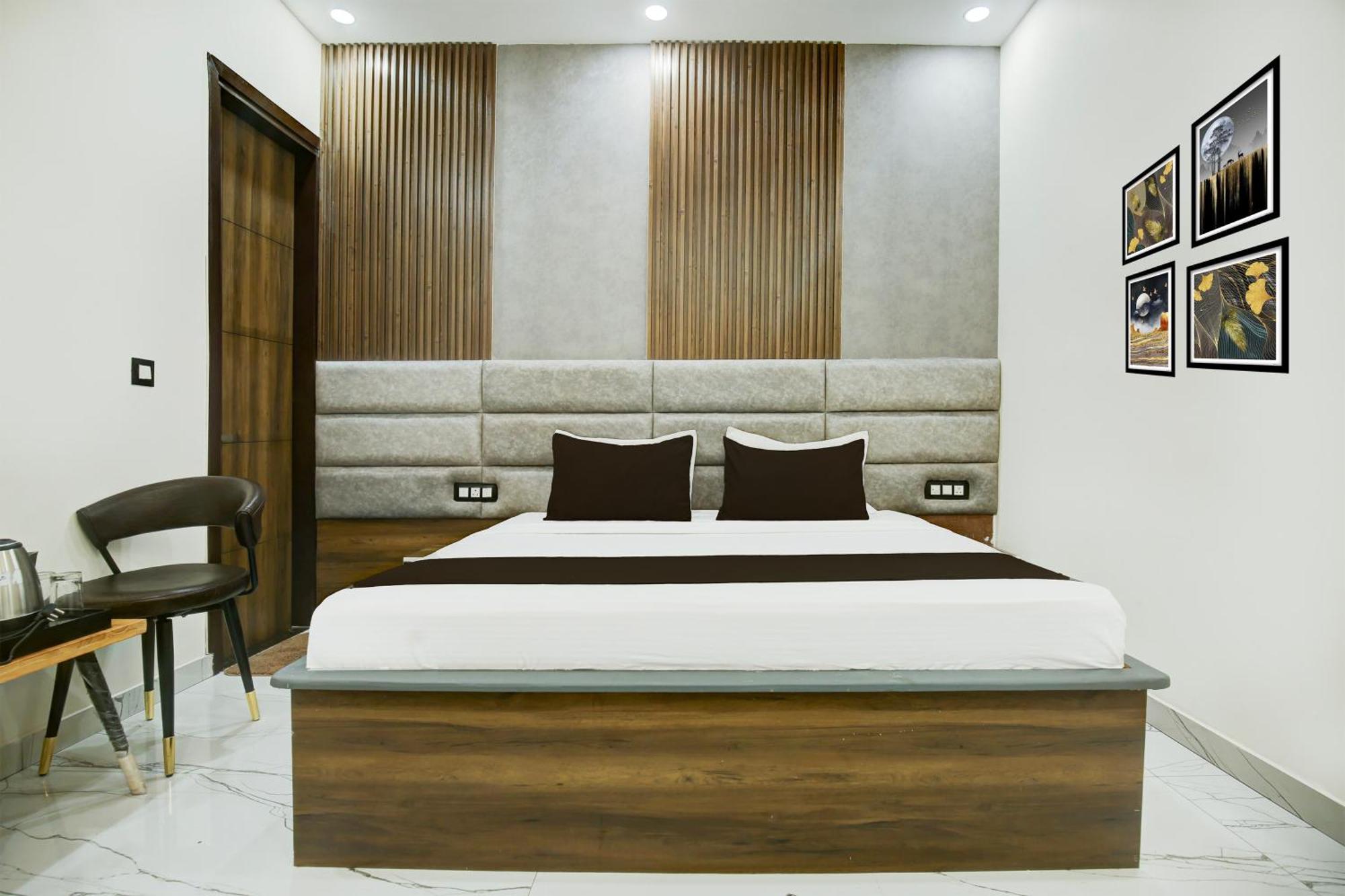 Hotel O Platinum Zirakpur Екстериор снимка
